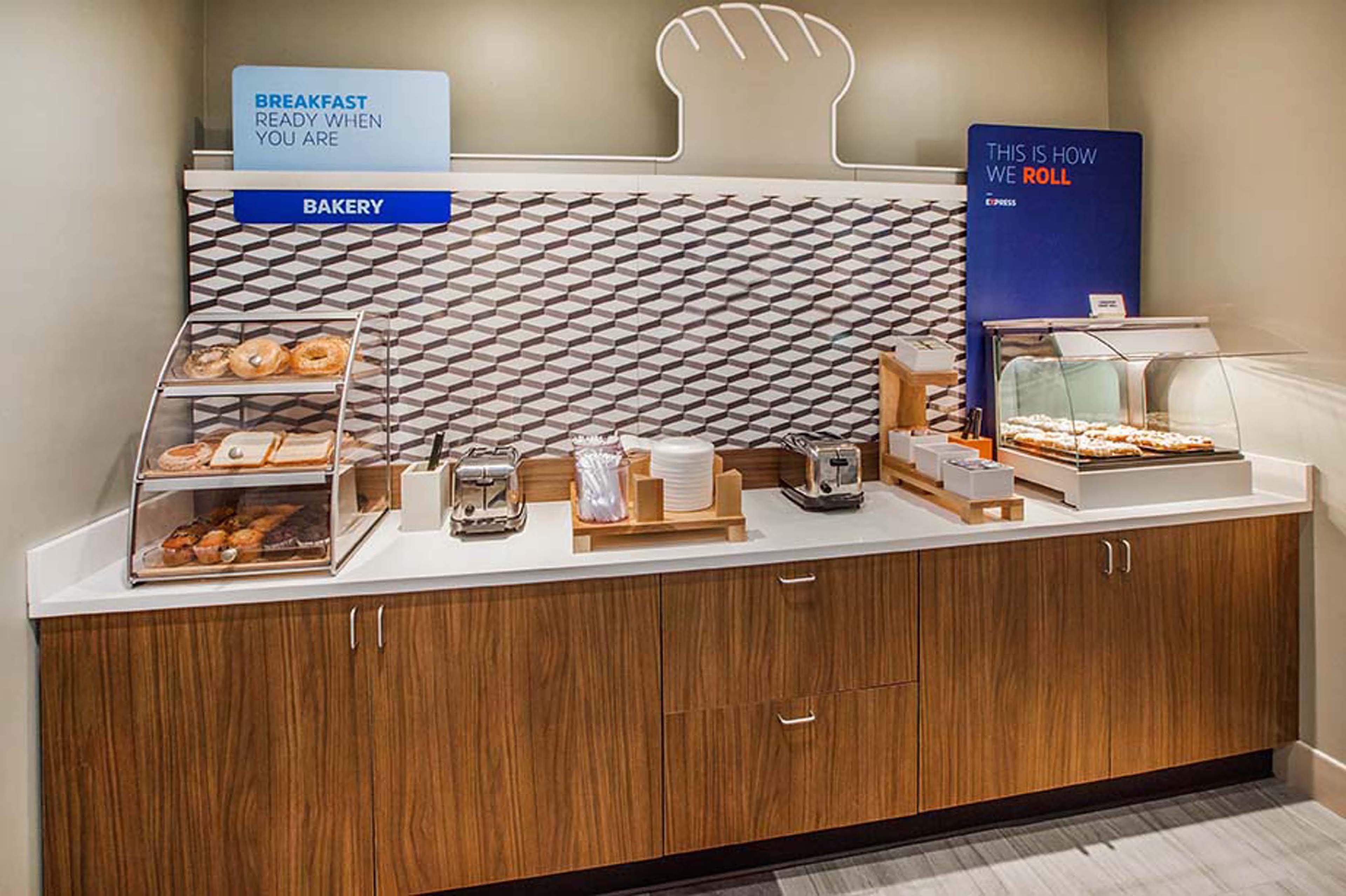 Holiday Inn Express Hotel & Suites Rogers By Ihg Extérieur photo